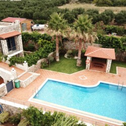 Villa with Jacuzzi in Chania