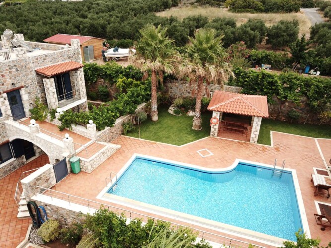 Villa with Jacuzzi in Chania