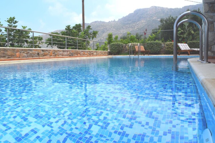 Villa with Jacuzzi in Chania