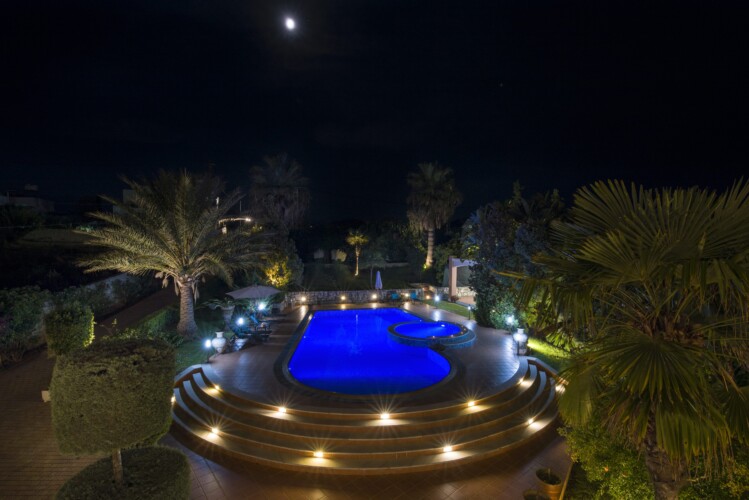Villa with Pool in Stalos Chania