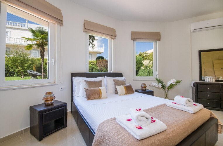 Villa with Pool in Stalos Chania