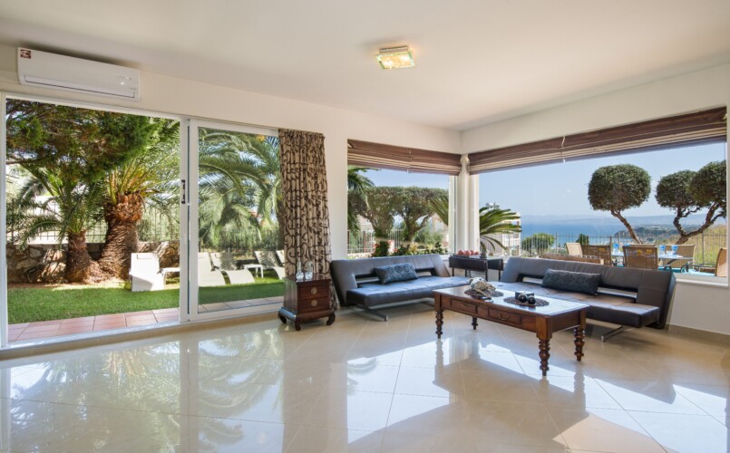 Villa with Pool in Stalos Chania