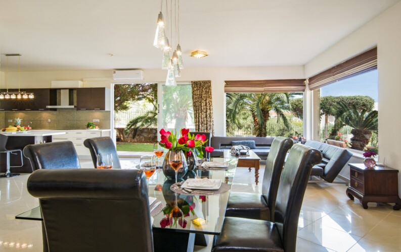 Villa with Pool in Stalos Chania