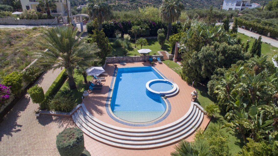 Villa with Pool in Stalos Chania