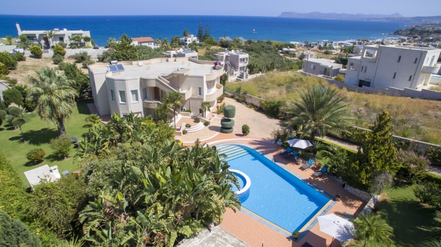 Villa with Pool in Stalos Chania
