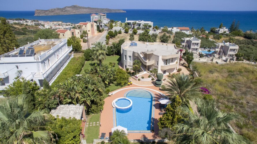 Villa with Pool in Stalos Chania