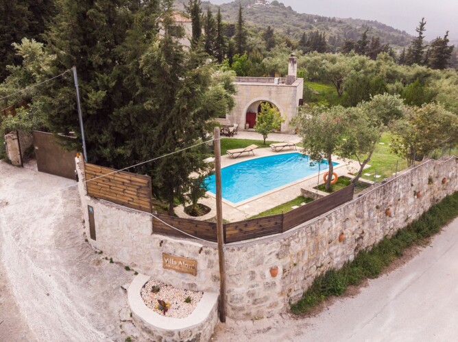 Traditional Villa with Private Pool in Chania