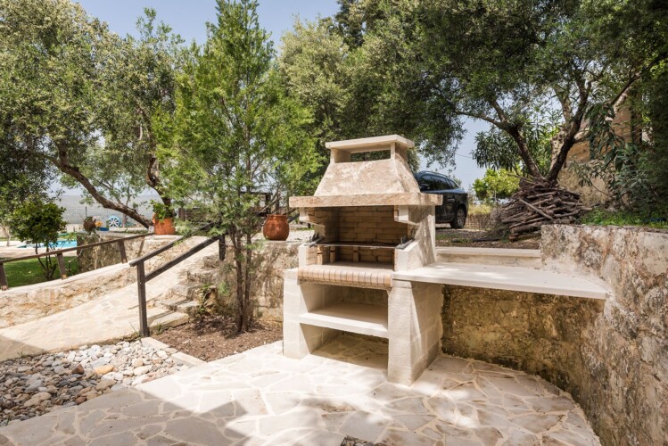 Traditional Villa with Private Pool in Chania