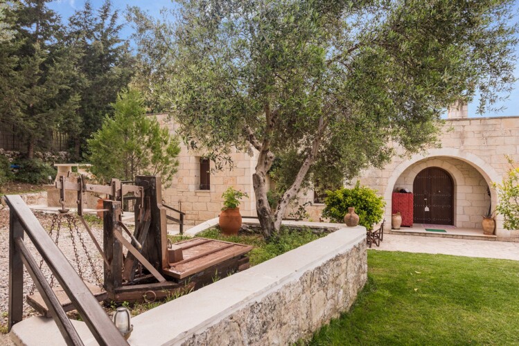 Traditional Villa with Private Pool in Chania