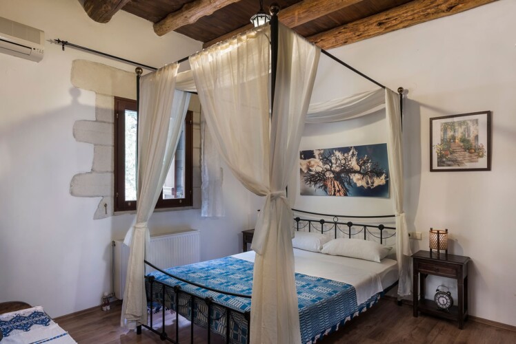 Traditional Villa with Private Pool in Chania