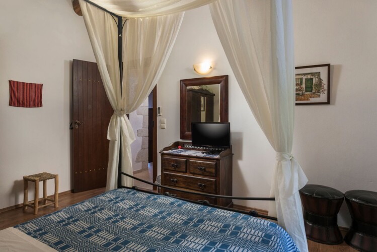 Traditional Villa with Private Pool in Chania