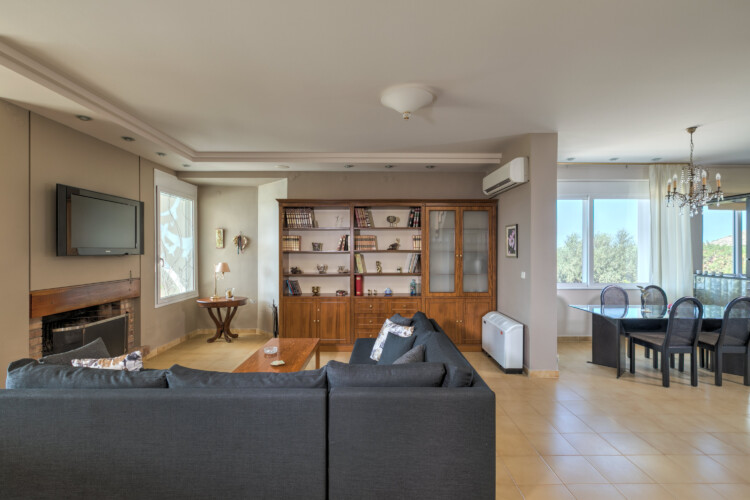 Villa with private pool in Stavros Chania