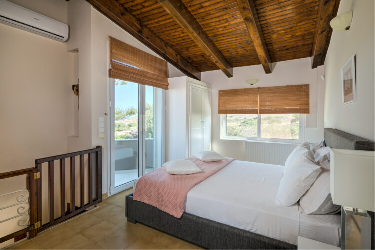 Villa with private pool in Stavros Chania