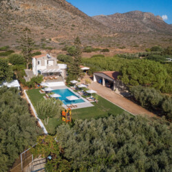 Villa with private pool in Stavros Chania