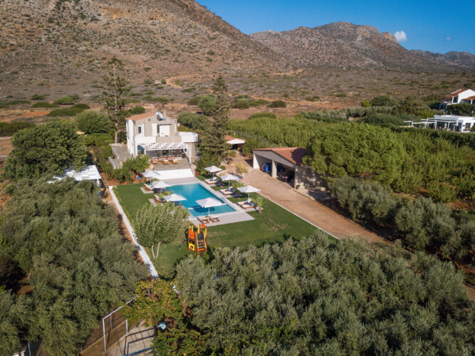 Villa with private pool in Stavros Chania