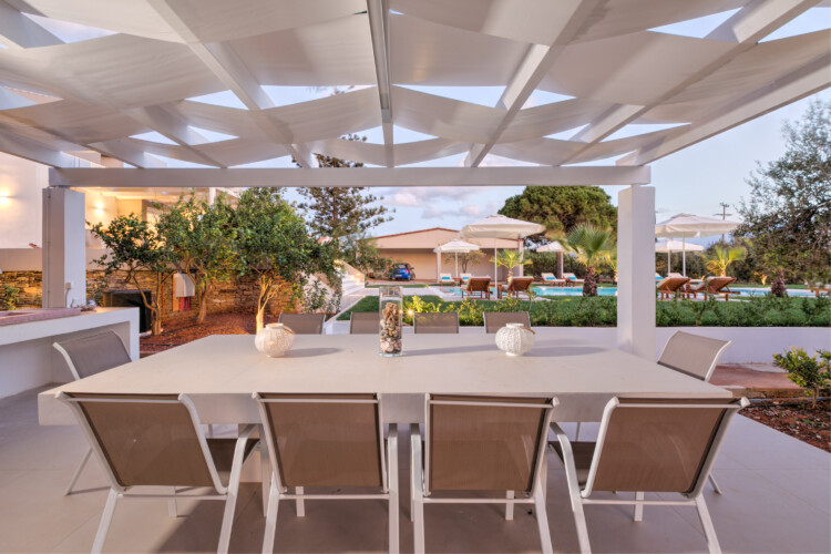 Villa with private pool in Stavros Chania