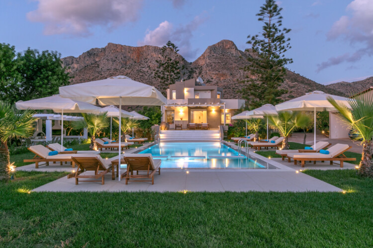 Villa with private pool in Stavros Chania