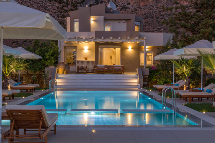 Villa with private pool in Stavros Chania