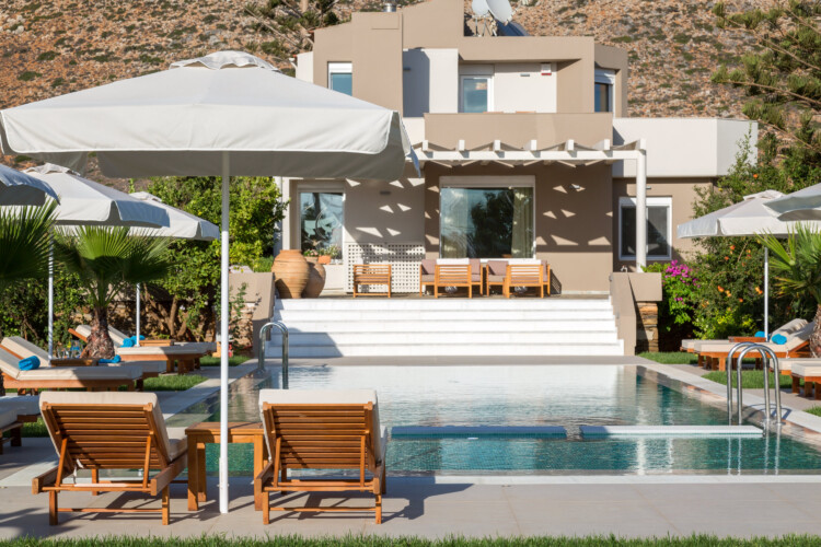 Villa with private pool in Stavros Chania