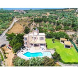 Villa with Private pool in Akrotiri Chania