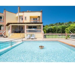 Villa with Private pool in Akrotiri