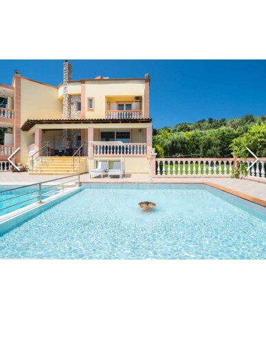 Villa with Private pool in Akrotiri