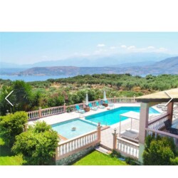 Villa with Private pool in Akrotiri