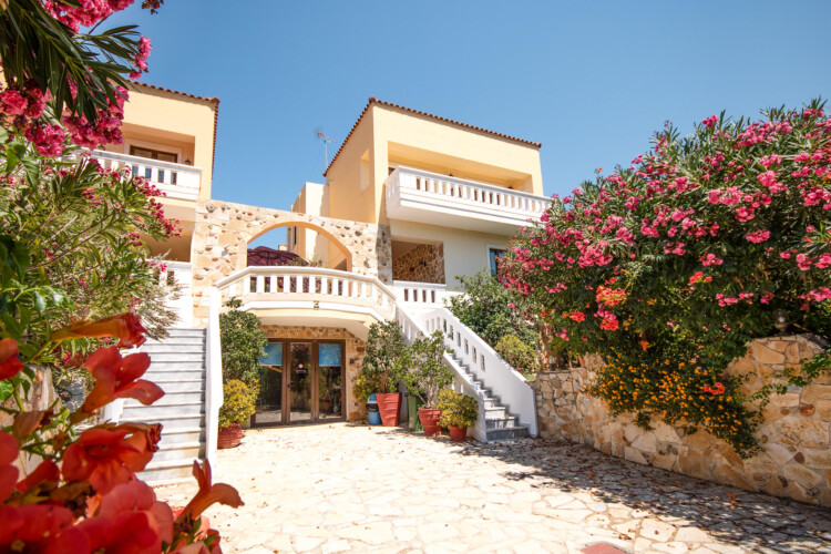 Farm Villa in Agia Marina
