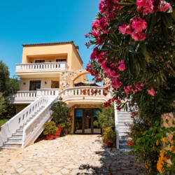Villa with pool in Agia Marina, Chania - Gabriele