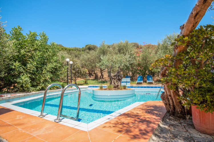 Villa with pool in Agia Marina, Chania - Gabriele
