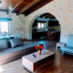 Traditional Family Villa in Pemonia, Chania
