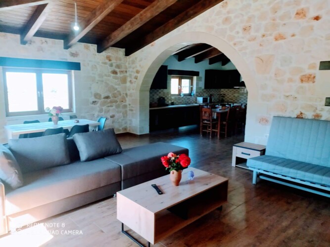 Traditional Family Villa in Pemonia, Chania