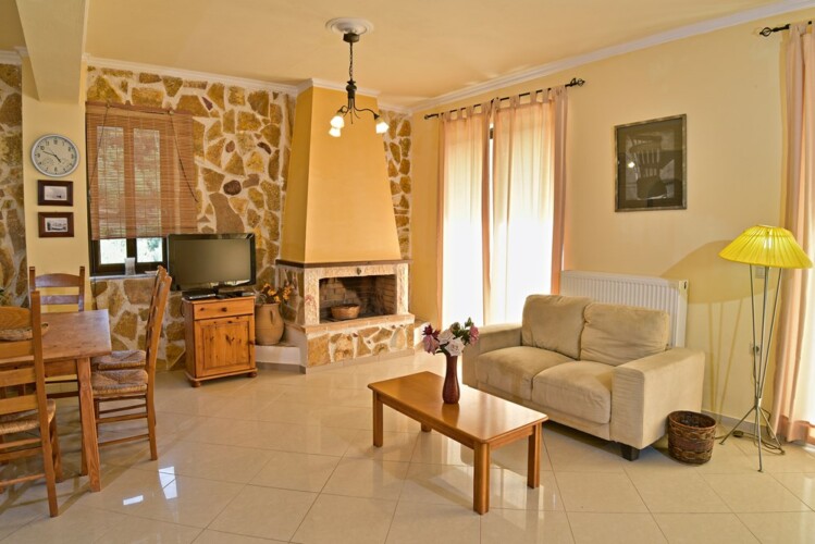 Villa with pool in Agia Marina, Chania - Gabriele