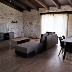 Traditional Villa in Pemonia
