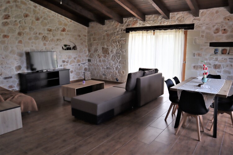 Traditional Villa in Pemonia