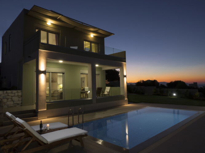 Luxury villa with private pool in Agios Onoufrios, Chania