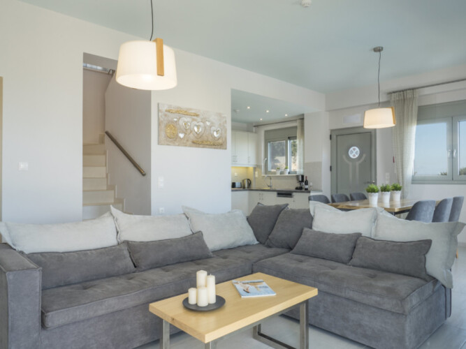 Holiday villa with private pool in Agios Onoufrios, Chania
