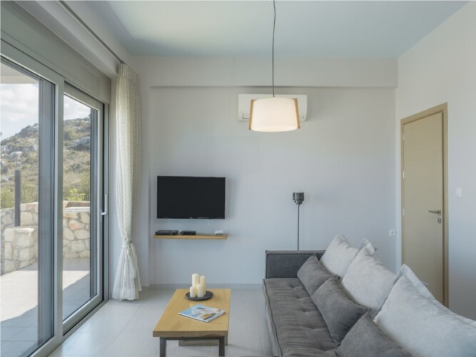 Holiday villa with private pool in Agios Onoufrios, Chania