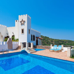 Villa with private pool in Stalos Chania