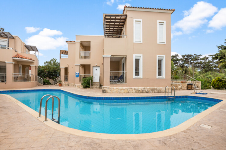 Luxury Villa with Pool in Maleme
