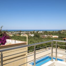 KAYZO LUXURY APARTMENT WITH POOL