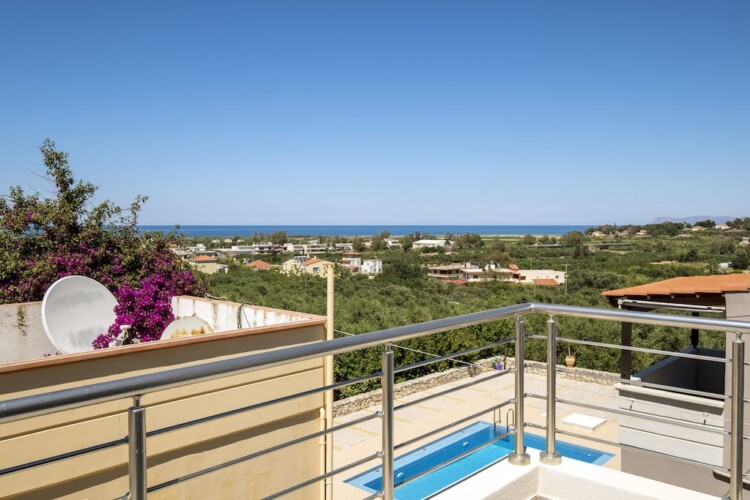 KAYZO LUXURY APARTMENT WITH POOL